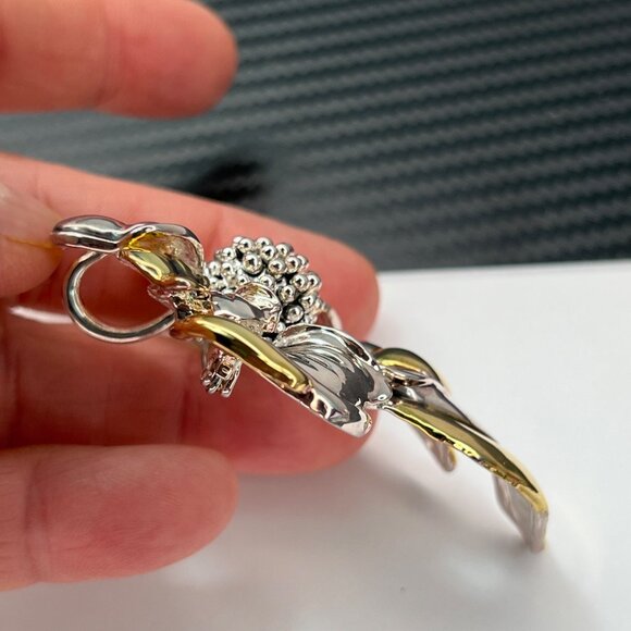 BEST Brand Dogwood Flower Brooch Pin Pendant Silver and Gold Tone - Picture 5 of 10